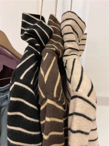 Ženska prugasta bluza s dugim rukavima, visokim ovratnikom i kapuljom, uski kroj, srednje debljine, zima 2025