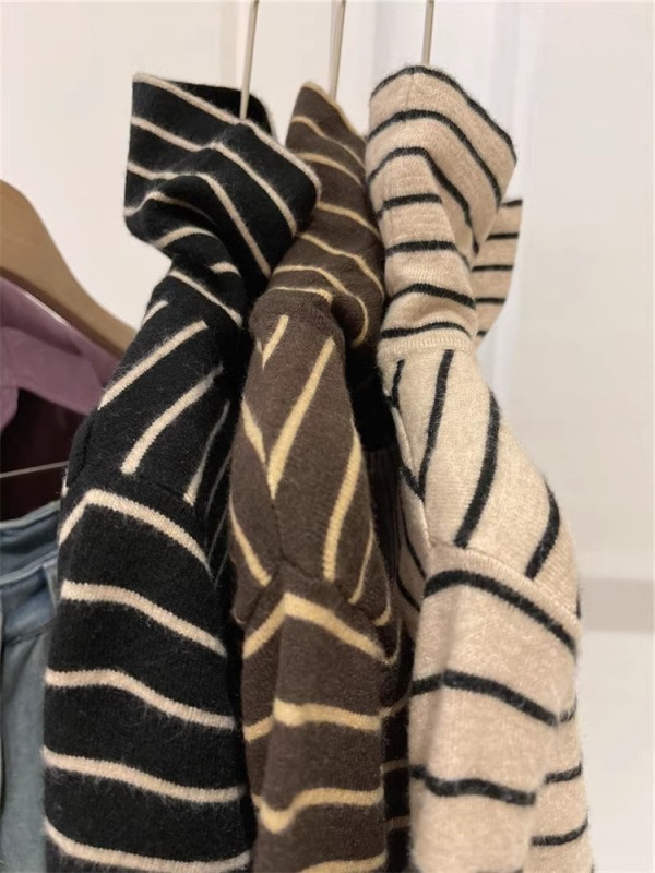 Ženska prugasta bluza s dugim rukavima, visokim ovratnikom i kapuljom, uski kroj, srednje debljine, zima 2025