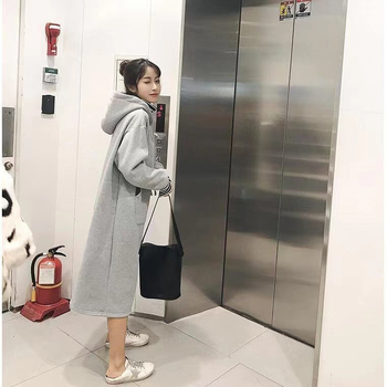 Női polár béléses vastag pulóverruha kapucnival, laza szabású, imitált két-darabos megjelenés, poliészter.