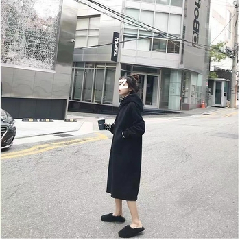 Női polár béléses vastag pulóverruha kapucnival, laza szabású, imitált két-darabos megjelenés, poliészter.