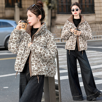 Kratka ženska jakna od poliestera s punjenjem down-cotton, zip zatvarač, stojeći ovratnik