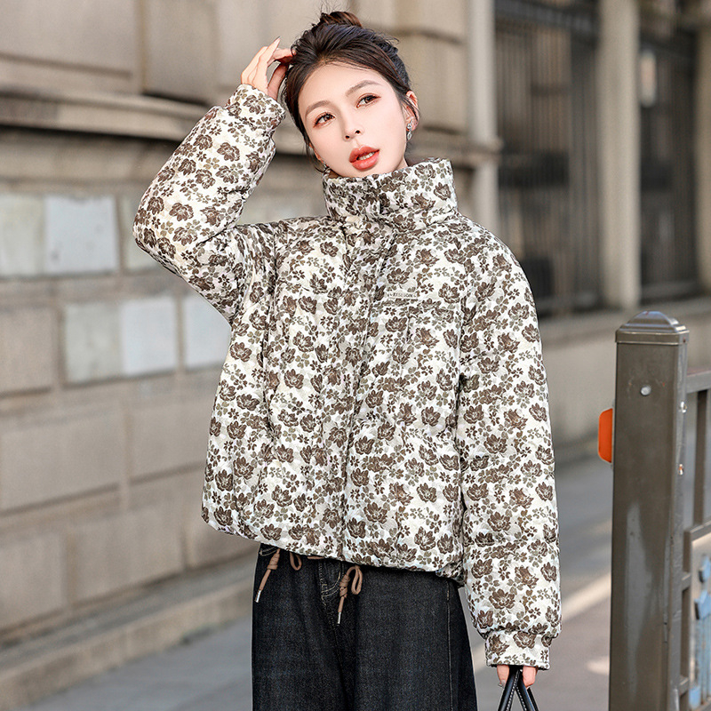 Kratka ženska jakna od poliestera s punjenjem down-cotton, zip zatvarač, stojeći ovratnik