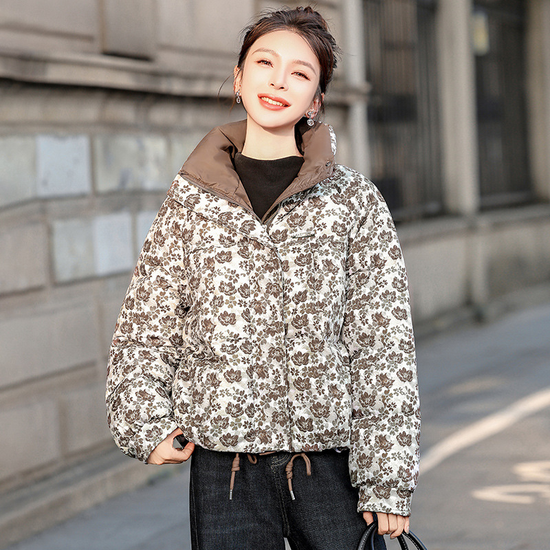 Kratka ženska jakna od poliestera s punjenjem down-cotton, zip zatvarač, stojeći ovratnik