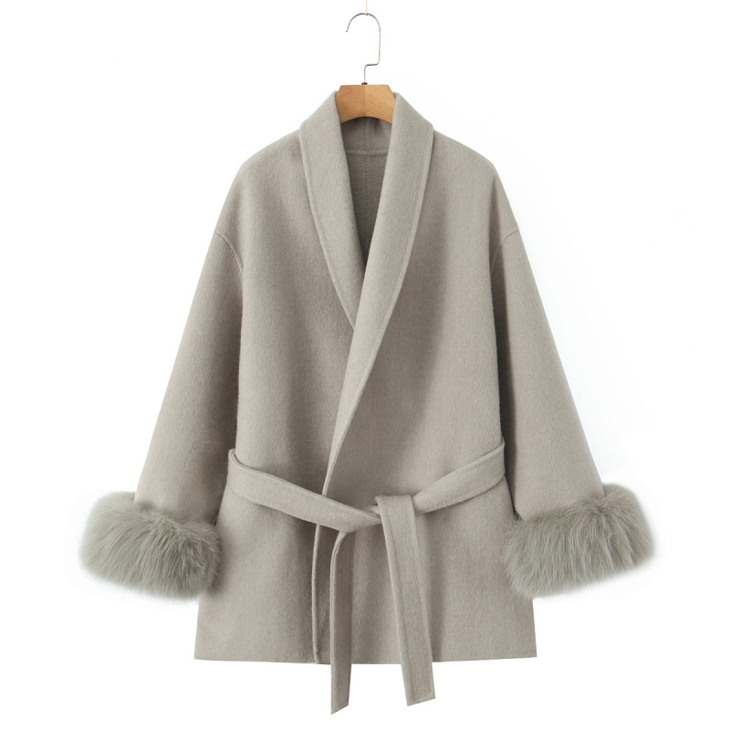 Luksuzni dvostruki vuneni kaput s lisovom krznom, jednostavan uzorak, mješavina vune i poliestera, dugi rukavi, duljina 80–100 cm