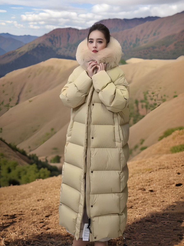 Lúdtollal töltött pehelykabát, extrém hosszú, kapucnis, róka szőrrel bélelt gallérral, lazán szabott, 51-55% tolltartalom