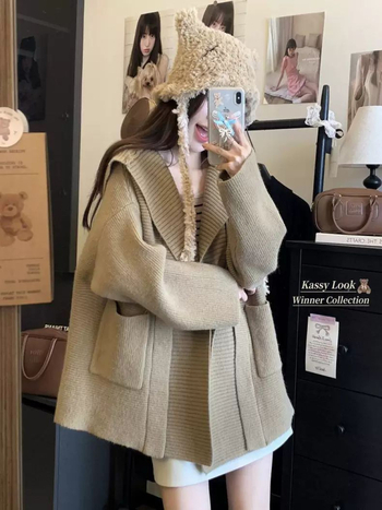 Női kapucnis kötött kardigán, laza szabás, hosszú ujjú, V-nyakú, poliészter.