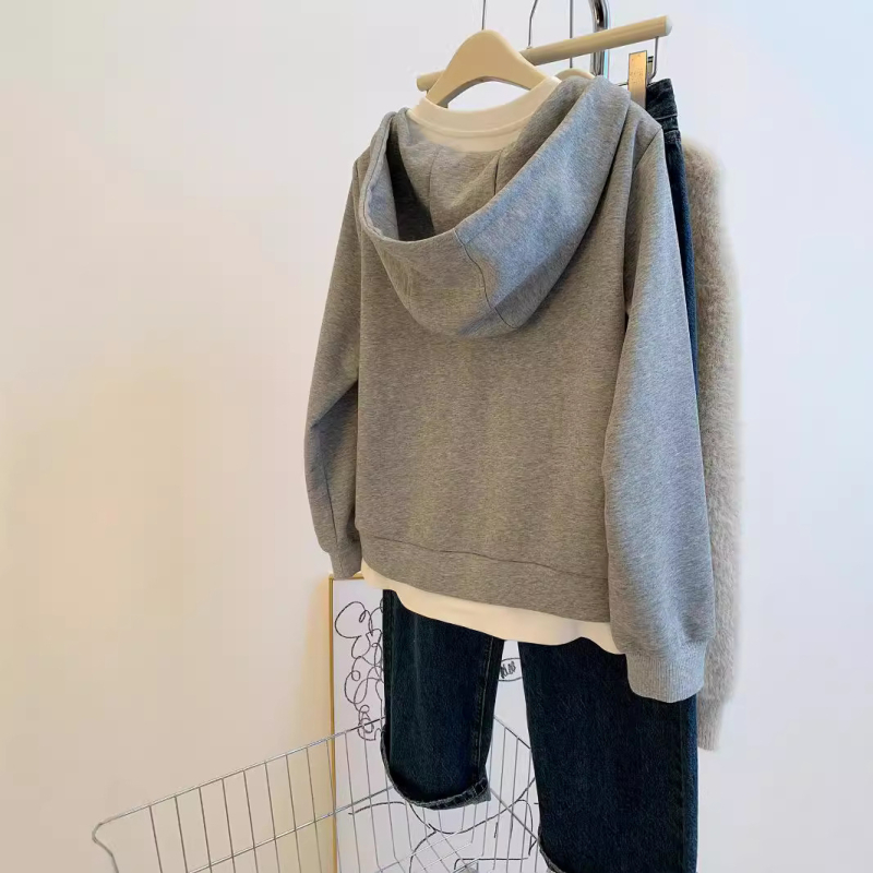 Mikina s kapucňou voľného strihu, dizajn s falošnými dvoma časťami, panelové koláže, dlhé rukávy