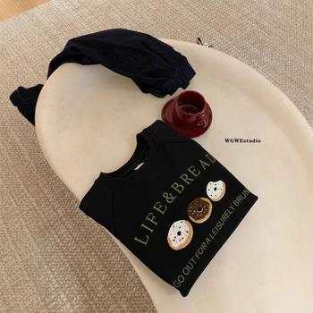 Pamut bársony pulóver textíves hímzéssel, kerek nyakú, hosszú ujjú, laza szabású