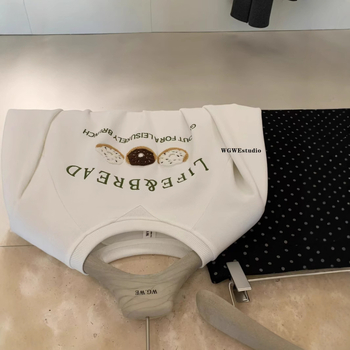 Pamut bársony pulóver textíves hímzéssel, kerek nyakú, hosszú ujjú, laza szabású