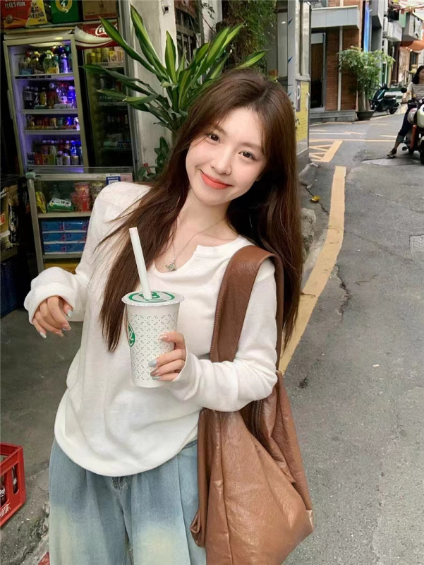 Kapucnis kötött pulóver V-nyakkal, hosszú ujjú, laza szabás, poliészter anyag