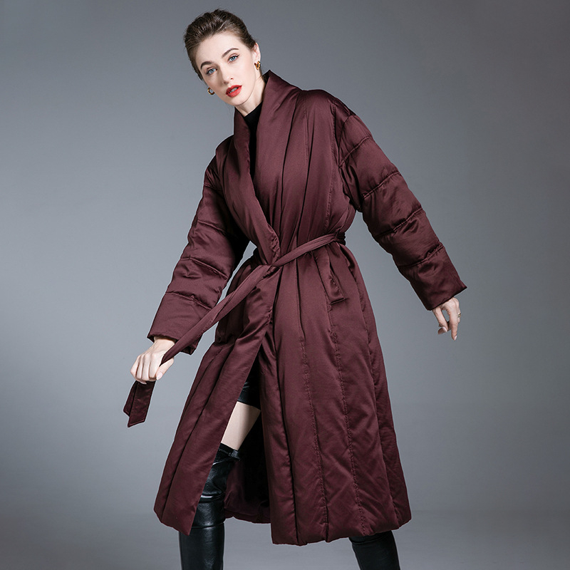 Pehelykabát, hosszú fazon, bő szabású, tolltöltet, poliészter anyag