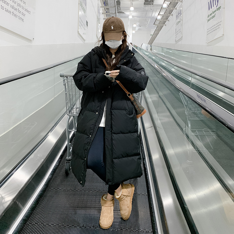 Fehér kacsa tollal töltött téli dzseki, kasmír tartalom 91–95%, vastag szigetelés, hosszú fazon 80–100 cm, kapucnival és zipzárral