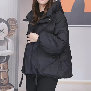 Ženska kapuljačasta jakna s punom od pamuka, opuštenog kroja, srednja duljina, dugi rukavi, prednji zatvarač