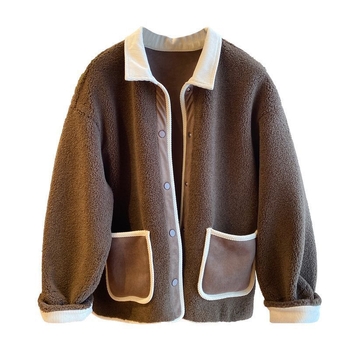 Ženski kaput od chenillea, opuštenog kroja, polo ovratnik, bez rukava, ultrakrata duljina, džepovi i ukrasni gumbi.