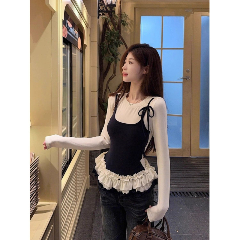 Τοπ πλεκτό με δαντελένιο σχέδιο, βαμβακο-ελαστικό μείγμα, μακριά μανίκια, στρογγυλός λαιμός, εφαρμοστή γραμμή