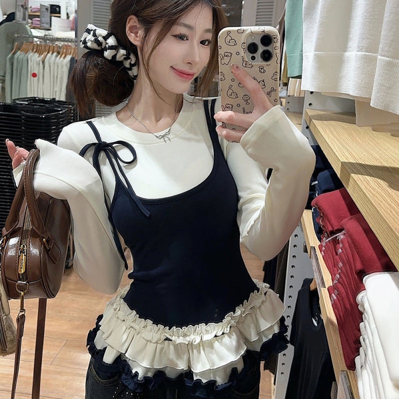 Τοπ πλεκτό με δαντελένιο σχέδιο, βαμβακο-ελαστικό μείγμα, μακριά μανίκια, στρογγυλός λαιμός, εφαρμοστή γραμμή