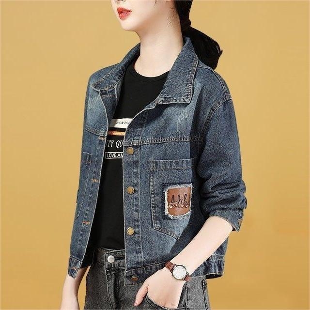 Džins jakna, ležernog kroja, dugi rukavi, polo ovratnik, tkanina od organskog pamuka, duljina 50–65 cm, jesen 2023