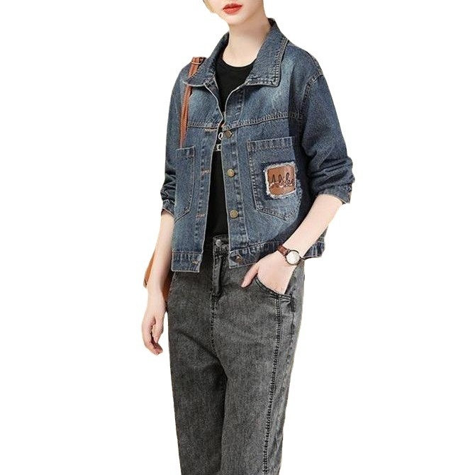 Džins jakna, ležernog kroja, dugi rukavi, polo ovratnik, tkanina od organskog pamuka, duljina 50–65 cm, jesen 2023