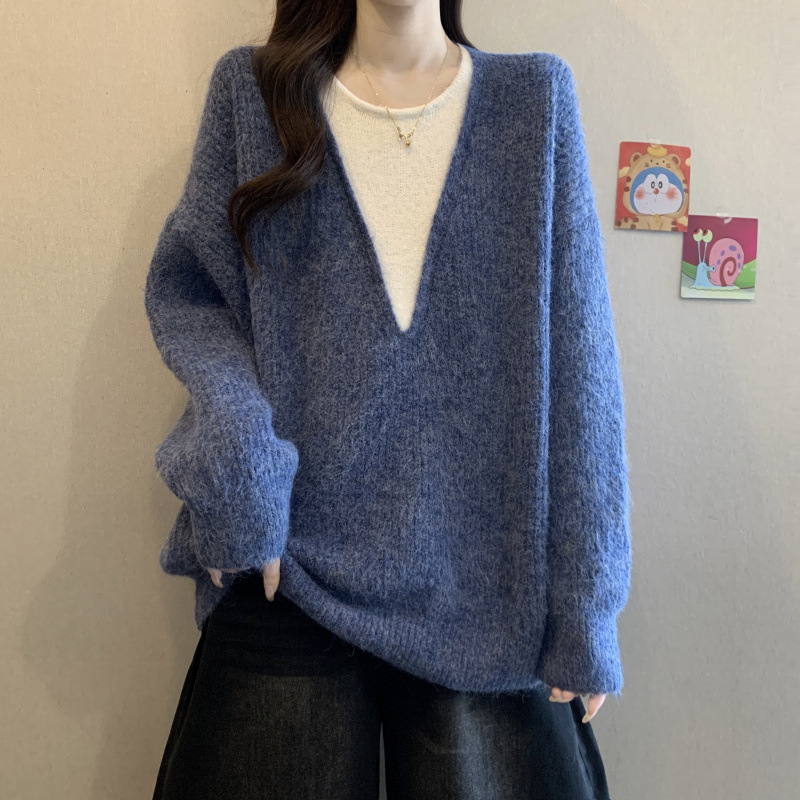 Naistele mõeldud paksu kudumi kampsun pikkade varrukatega, ümmarguse kaelusega, viskooskiududest, kolāžmustr kooskõlas toonides