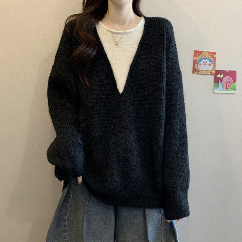 Naistele mõeldud paksu kudumi kampsun pikkade varrukatega, ümmarguse kaelusega, viskooskiududest, kolāžmustr kooskõlas toonides