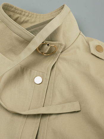 Korejskog stila kardigan s tkanim twillom i punom pamukom podstavom, zatvarač, srednja duljina 65–80 cm, poliester ≥95%