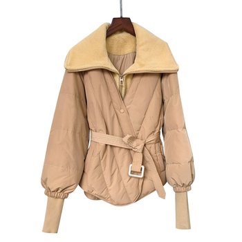 Ženska jakna s perjem — punilo bijelo kačje perje, kašmir 51–55%, tkanina poliester, dugi rukavi, ovratnik lapel, jednodijelno kopčanje, labavi kroj, gradski stil