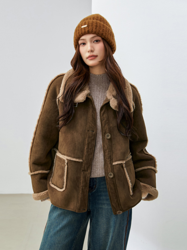 Kaput s krznenim ovratnikom, uzorak boja u blokovima, poliester, proljeće 2025, dugi rukavi