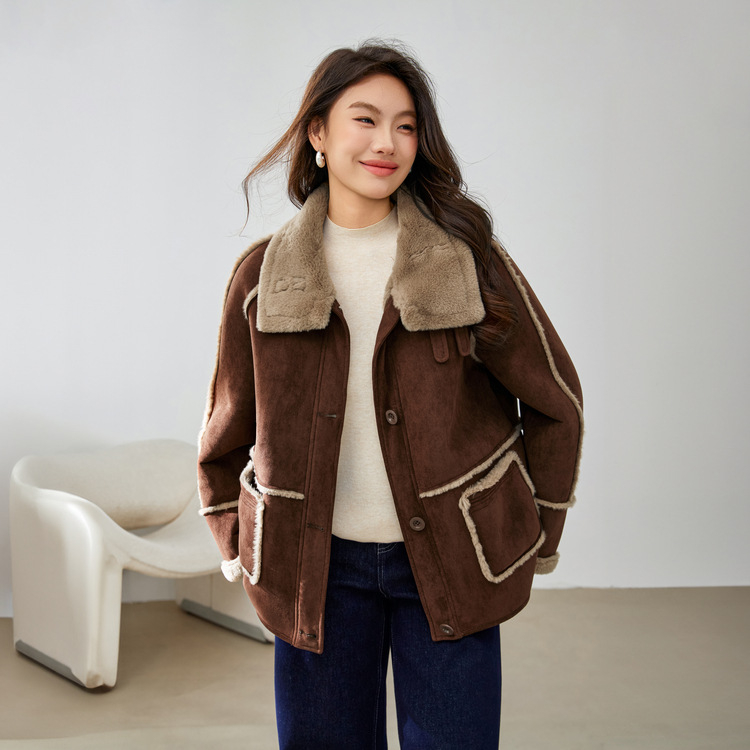 Kaput s krznenim ovratnikom, uzorak boja u blokovima, poliester, proljeće 2025, dugi rukavi