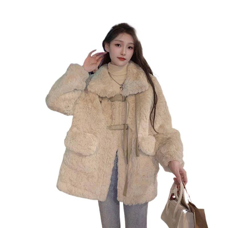 Ženski kratki kaput od umjetnog krzna s imitacijom zeca, korejski stil slobodan kroj (Okovratnik: Polo; Rukavi: dugi; Materijal: denim pamuk; Vezenje; Glavni udjel ≥95%)