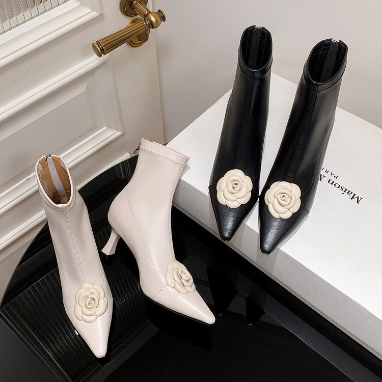 Botine din piele de miel, vârf ascuțit, fermoar pe spate, toc înalt 6–8 cm