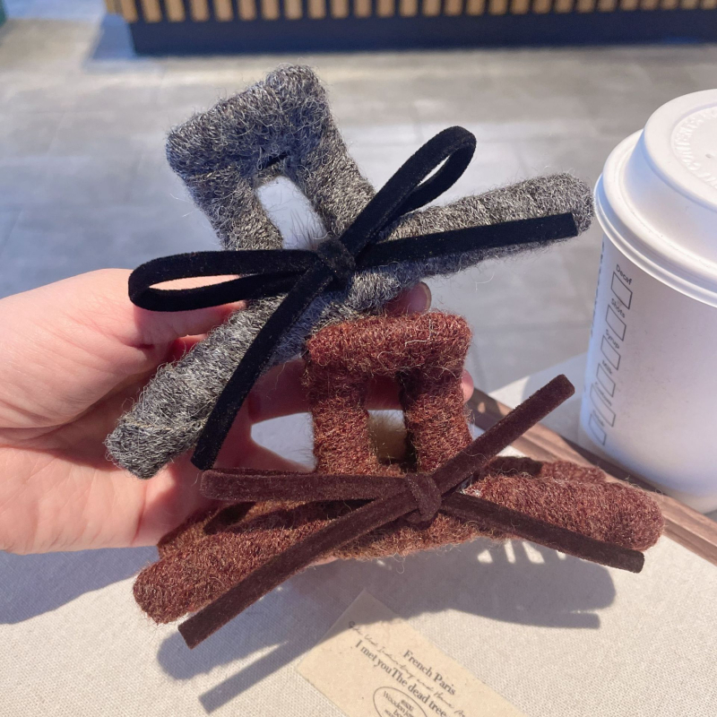 Κλιπ μαλλιών με μπάλα γούνας από βελούδο, χειροποίητο, τύπος γκριπερ, ρετρό σχεδιασμός, φρέσκο και γλυκό στυλ για γυναίκες