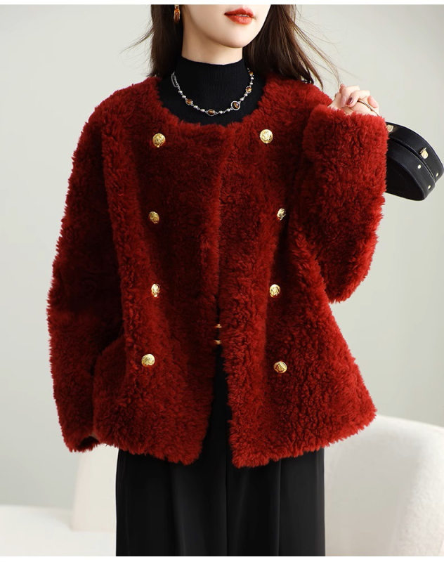Ženski kaput od krzna, kratak model, tkanina od vune i poliestera, dugi rukavi, duljina 50–65 cm, zima 2024