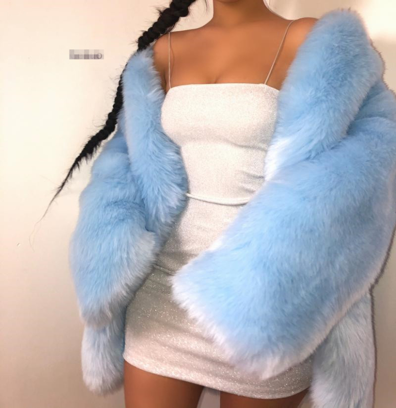 Kaput od umjetnog krzna lisice, okrugli ovratnik, dugi rukavi, srednja duljina, ženski model