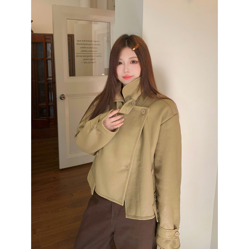 Žensko PU kožno kratko jakna s umjetnim ovčjim krznom, moto stil, patchwork dizajn, zima 2024