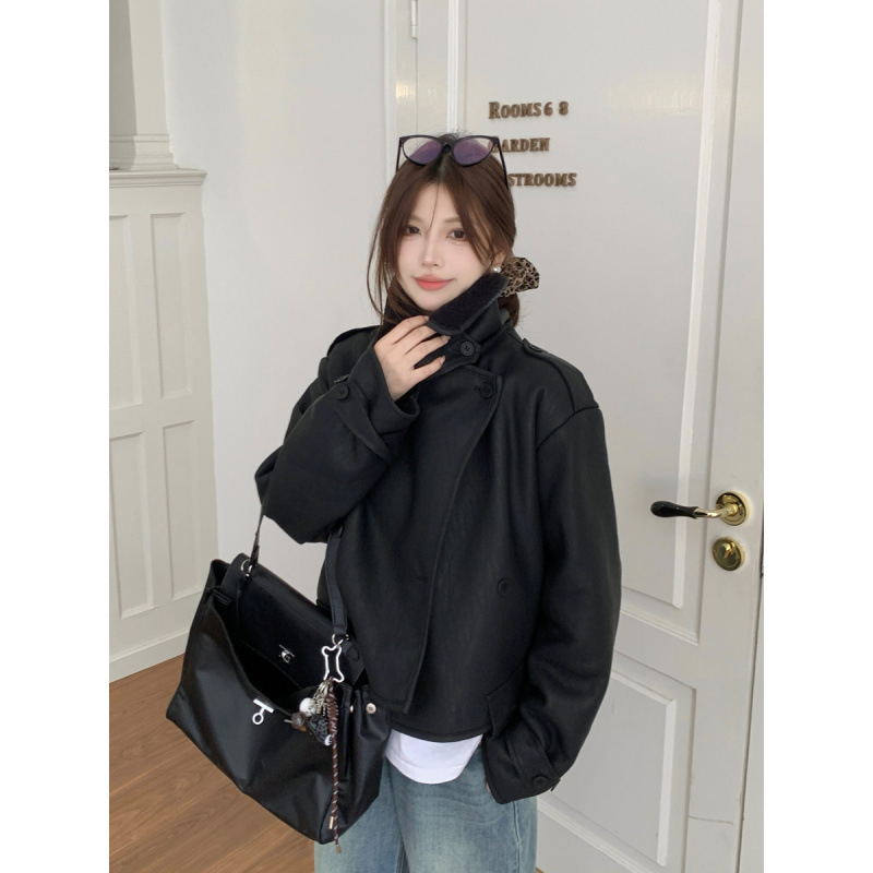 Žensko PU kožno kratko jakna s umjetnim ovčjim krznom, moto stil, patchwork dizajn, zima 2024