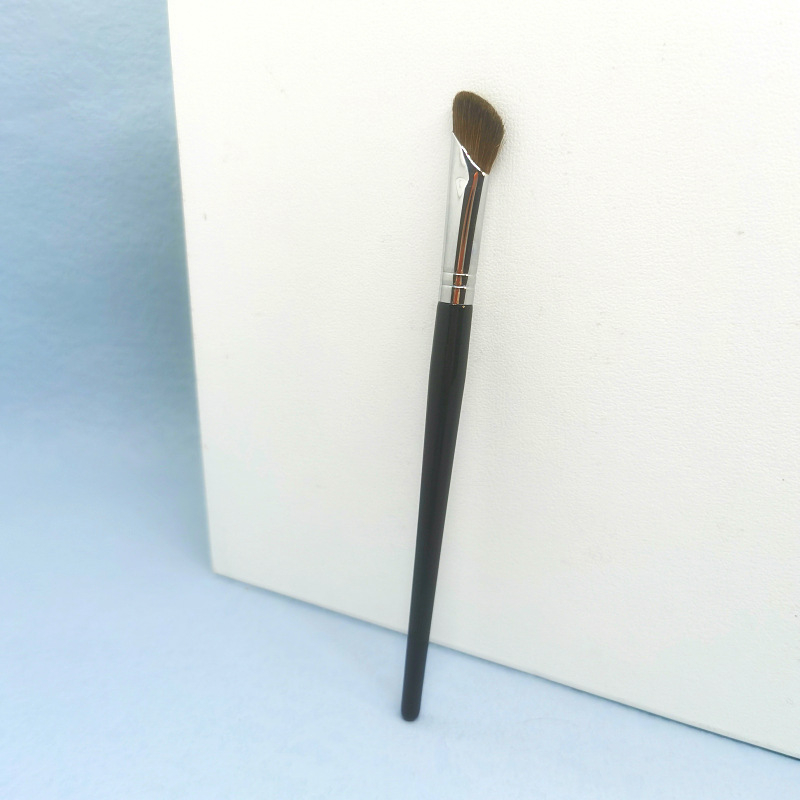 Βούρτσα contour μύτης, τρίχες από άλογο, λαβή από ξύλο, μήκος τριχών 1 εκ, συνολικό μήκος 15 εκ, 1 τεμάχιο