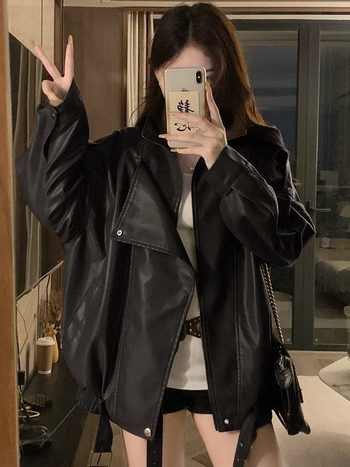 Дамско яке от изкуствена кожа, V-образно деколте, цип отпред, тесен силует, къс модел