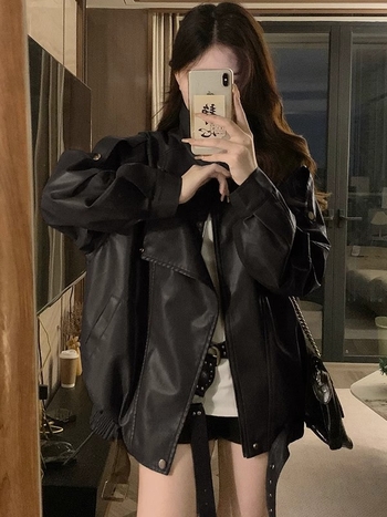 Дамско яке от изкуствена кожа, V-образно деколте, цип отпред, тесен силует, къс модел