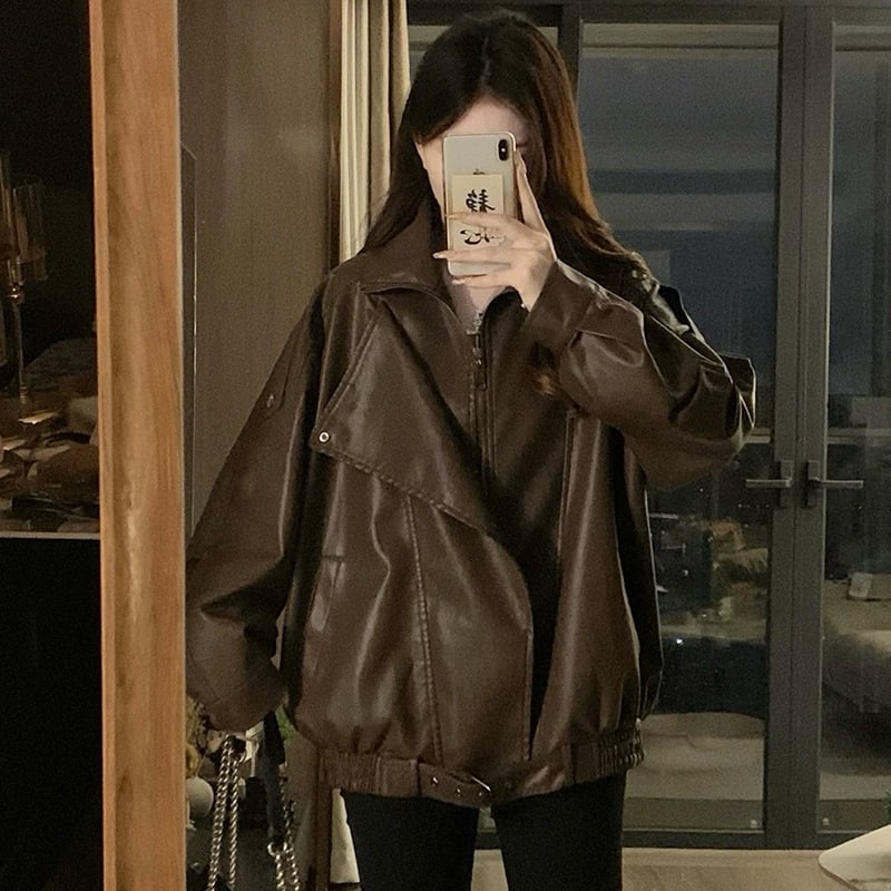 Дамско яке от изкуствена кожа, V-образно деколте, цип отпред, тесен силует, къс модел