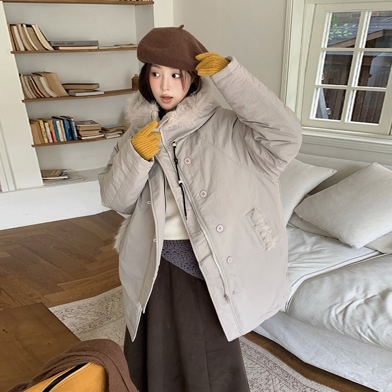 Ženski kaput od pamuka s kapuljom i umjetnim krznom, karirani uzorak, širok kroj, zatvarač.