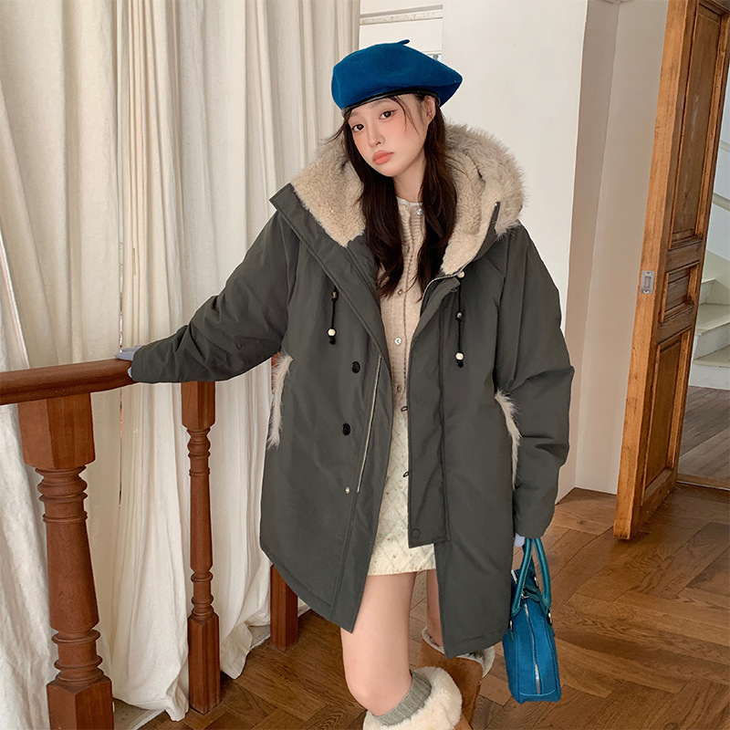 Ženski kaput od pamuka s kapuljom i umjetnim krznom, karirani uzorak, širok kroj, zatvarač.