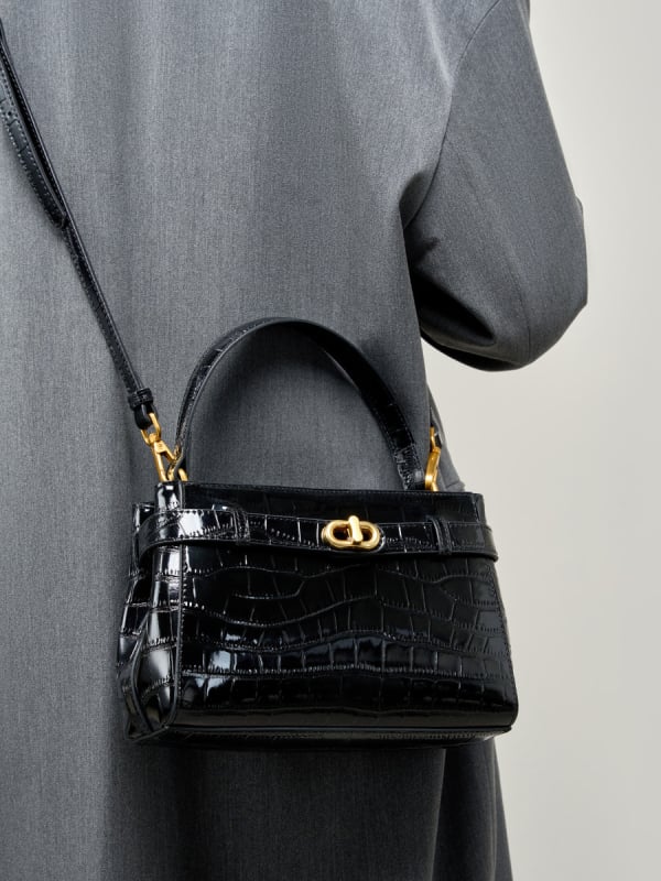 Kelly torba – prava koža, uzorak krokodila, zaključavanje lokotom, horizontalni četvrtasti oblik, unutarnja džep s zatvaračem i džep za telefon, crossbody s jednim remenom