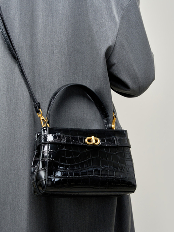 Чанта Kelly — естествена кожа, хоризонтална квадратна форма, двуслойна телешка кожа, подплата полиестер‑памук, вътрешен джоб с цип и джоб за телефон, с една презрамка, за ежедневна употреба