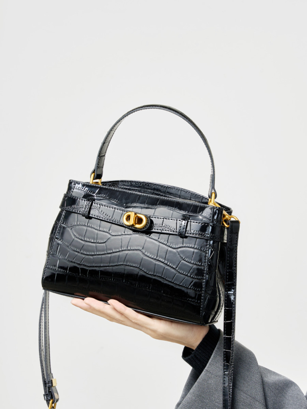 Чанта Kelly — естествена кожа, хоризонтална квадратна форма, двуслойна телешка кожа, подплата полиестер‑памук, вътрешен джоб с цип и джоб за телефон, с една презрамка, за ежедневна употреба