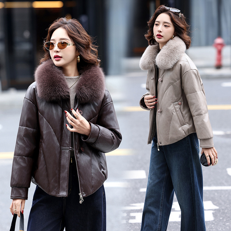 Női báránybőr bőrdzseki rókaszőr gallérral, karcsú szabás, cipzáras záródás, hosszú ujjú