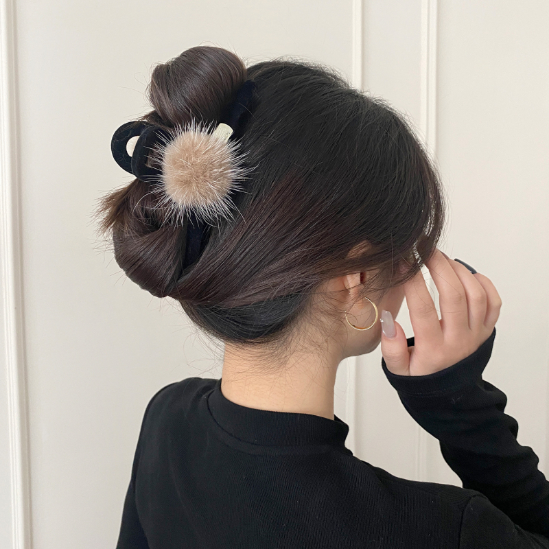 Κλιπ μαλλιών Shark για το πίσω μέρος του κεφαλιού, χειροποίητο, μηχανισμός κράτησης, ανάμεικτα υλικά, φθινόπωρο 2025