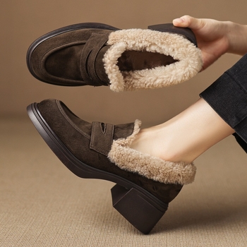 Sieviešu loaferi ar apaļu purnu, augšdaļa no aitas ādas, retro stils, iekšpuse ar vilnas odere