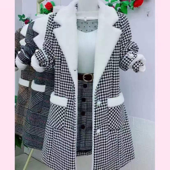 Korejski stil chenille kaput s krznenim ovratnikom i rukavima u obliku rogova, kratka duljina