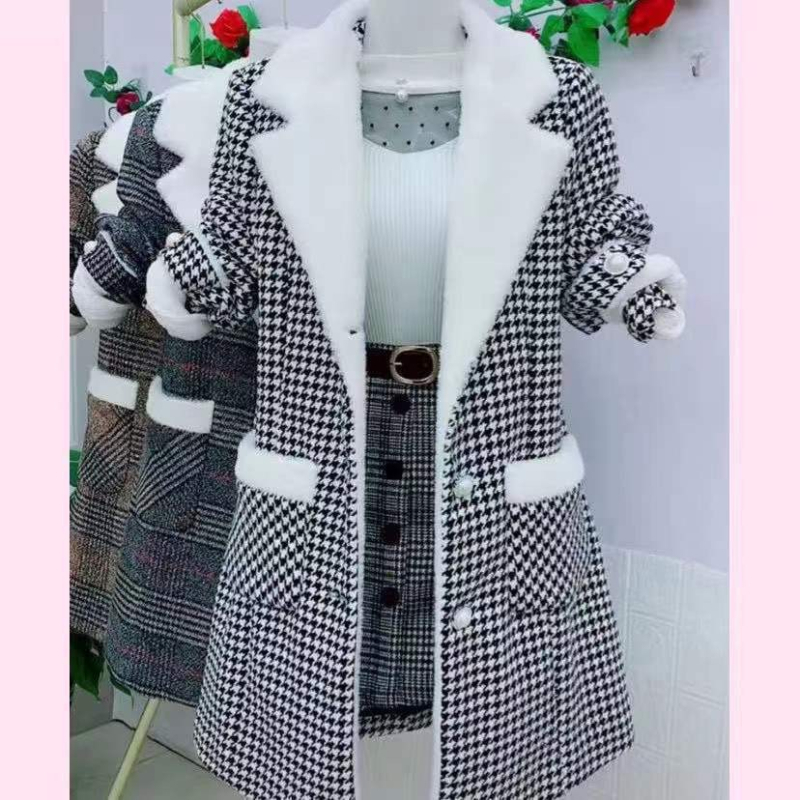 Korejski stil chenille kaput s krznenim ovratnikom i rukavima u obliku rogova, kratka duljina