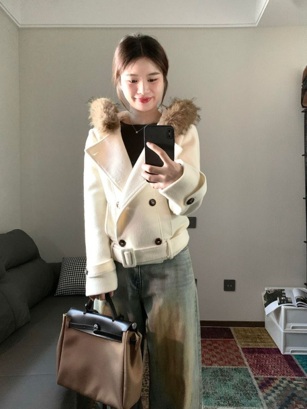 Jakna od chenillea sa spandexom, kapuljača, krzneni ovratnik, dvostruko kopčanje, kratka duljina, udoban kroj